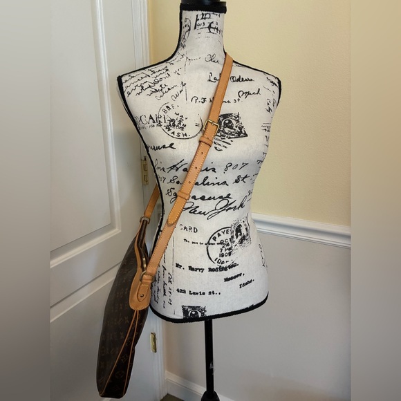 LOUIS VUITTON MONOGRAM ODEON MM CROSSBODY WITH COA - Picture 7 of 16